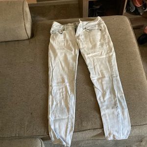 Light wash skinny jeans